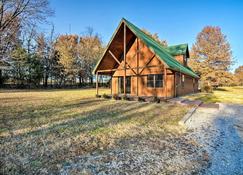 Luxury Cabin with Pond, Working Ranch Near Nevada, MO - Nevada - Bygning