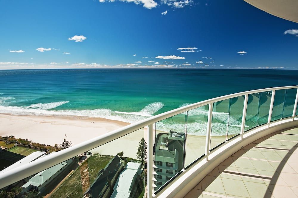 Pacific Views Resort - Main Beach