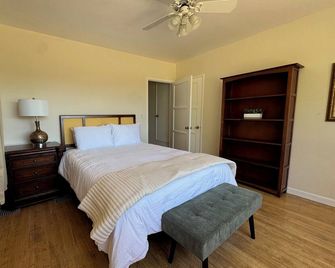 Peaceful 3br Lavender Farmhouse Retreat - Los Olivos - Ložnice