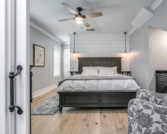 2 Min Walk To Downtown/King Bed /Golf Cart Rental/Pet Friendly! - Mount Dora - Slaapkamer