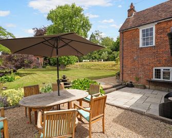 St John s Croft - Winchester - Patio