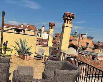 Ca' Dei Polo - Veneza - Varanda