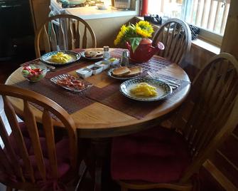Southern Bluff Bed & Breakfast - Soldotna - Dining room