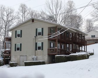 Pet Friendly Condo Overlooking Pool And Tennis Court. - Monticello - Edificio