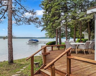 Deckside Dreams on Crystal Lake - Beulah - Patio