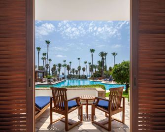 آنابيل - بافوس - حوض السباحة