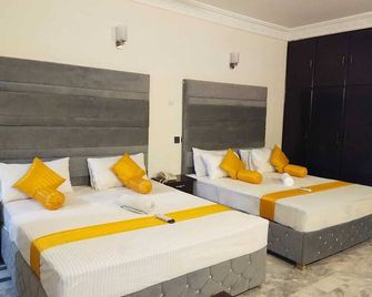 Hotel Royal Grand - Lahore