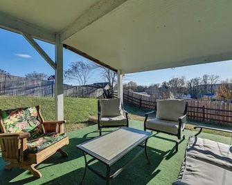 Grill Patio • Pet Friendly / 3 Br - Charlotte - Balkon