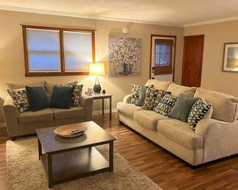 The Grove Retreat (Mtn. Grove, Mo) - Mountain Grove - Sala de estar