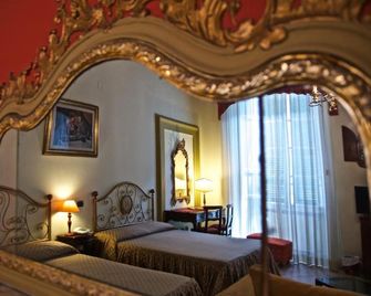 Hotel La Luna - Lucca - Habitación