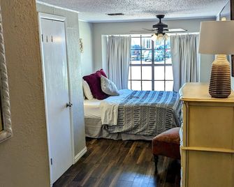 Glenwood Haus - Wichita Falls - Bedroom