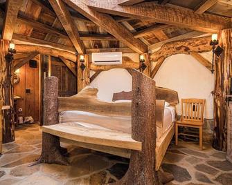 The Hobbit House | 1br,1ba, Hot Tub, Dog Friendly - Farmington