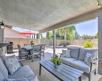 Pool and Putting Green Modern Scottsdale Getaway - Scottsdale - Patio