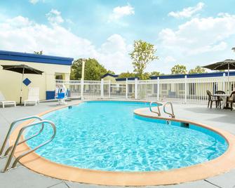 Days Inn by Wyndham Virginia Beach Town Center - Virginia Beach - Pool
