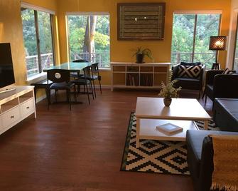 Private Yosemite County home. On 40 Acres! - Mariposa - Wohnzimmer