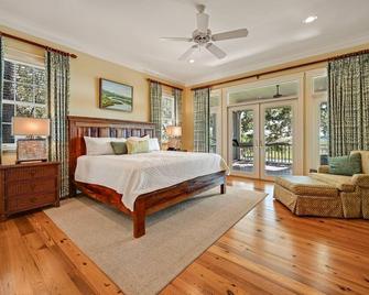 Secluded Creekfront Home 5 Bedroom Home by Peace Vacations - Georgetown - Bedroom