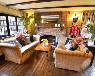 The Roundabout Hotel - Pulborough - Lounge