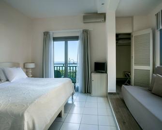 Kenta Beach Hotel - Agios Ioannis - Schlafzimmer