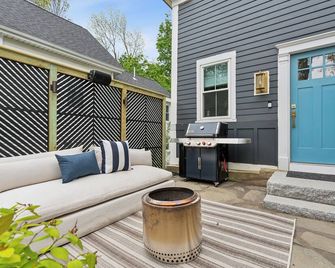 Award Winning Luxury Carriage House a short stroll from town! - South Bristol - Pátio