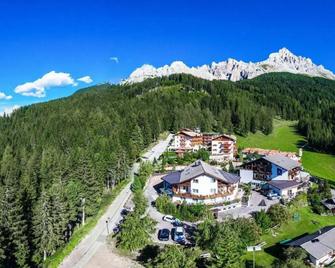 Good Life Hotel Zirm - Laives