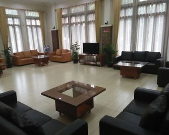 Ahadiat Hotel & Bungalow - Bandung - Lobby