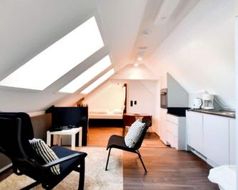 Mansion Koetshuis Studio for 3 Person - Robertville - Obývací pokoj