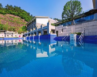 Qiyue Resort - Hangzhou - Svømmebasseng