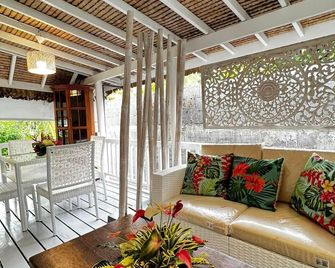 Bienvenue au Fare Rau jolie maison avec un accès à la plus belle plage de Tahiti - Punaauia - Salon