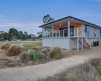 Long Island Retreat - Rosella - Murray Bridge