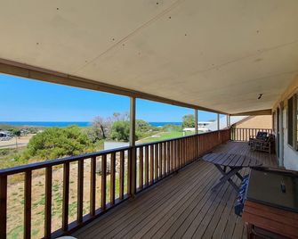 Dhu View - Views for days - Guilderton - Balcony