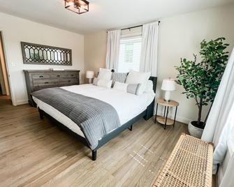 2 BR Townhome in downtown Homewood next to SOHO - Homewood - Bedroom