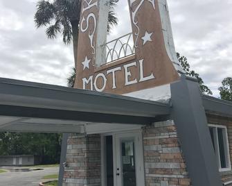 Skylark Motel - Perry - Building