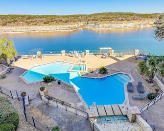 Lakefront Livin' at Bella Vista @ Island on Lake Travis with Indoor Heated Pool! - Lago Vista - Pool