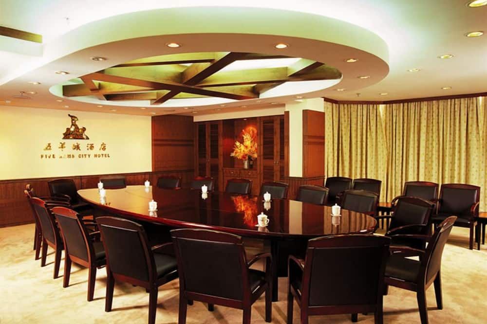 Five Rams City Hotel