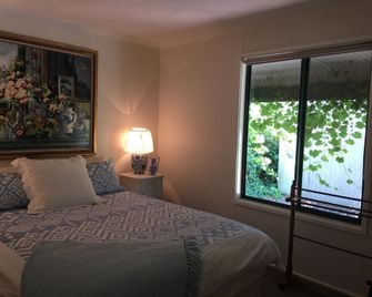 Amy's House Bed & Breakfast - Auburn