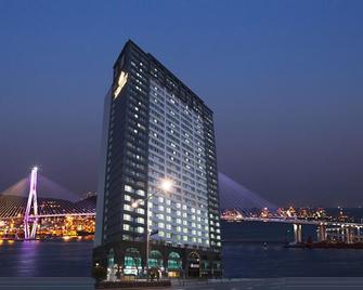 Crown Harbor Hotel Busan - פוסן - בניין