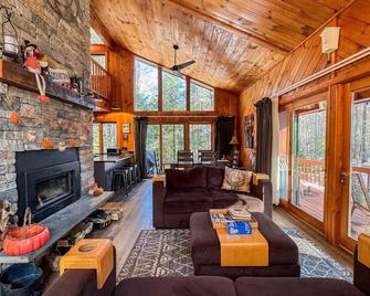 Stonewood Lodge | Lake Access | Arcade Game Room - Albany - Sala de estar