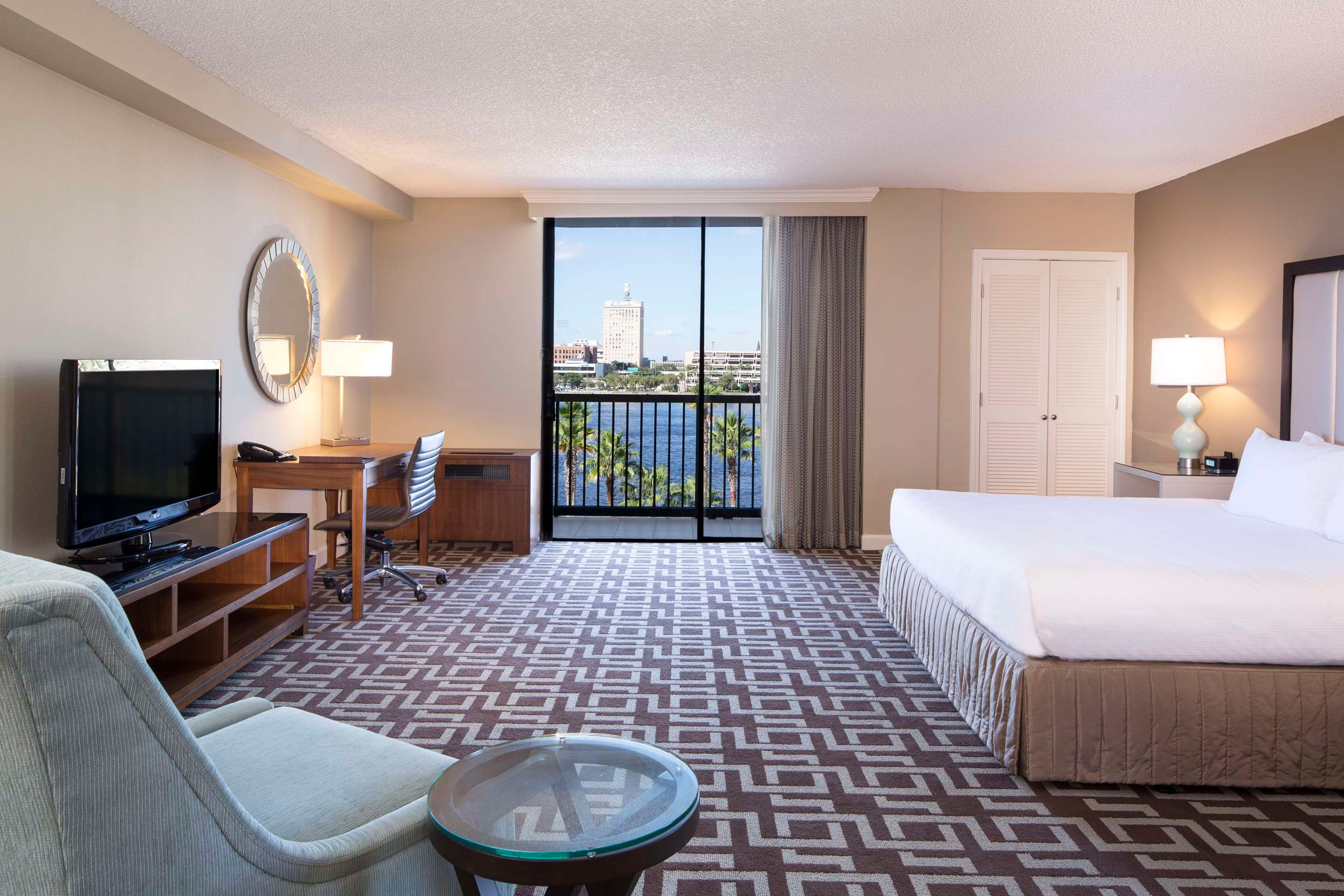 DoubleTree by Hilton Jacksonville Riverfront