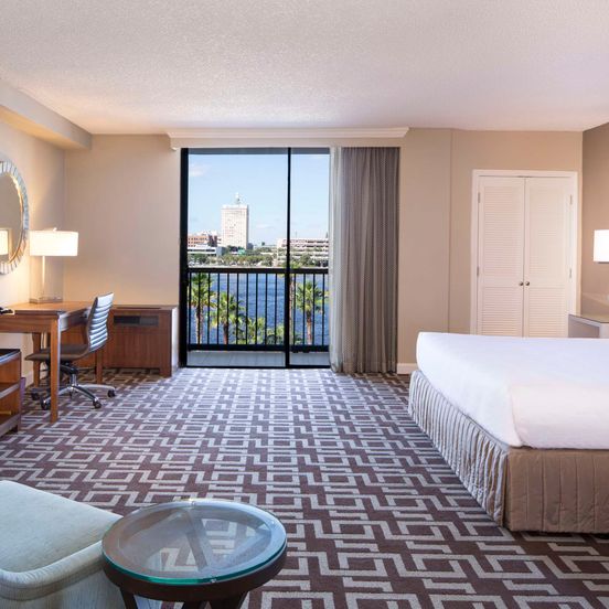 DoubleTree by Hilton Jacksonville Riverfront image 1