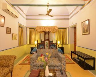 Koolwal Kothi Zinc Journey by The Fern, Nawalgarh, Rajasthan - Nawalgarh - Living room