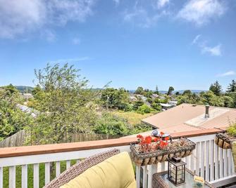 The Old McCullough Home w/ Rooftop Deck, View - North Bend - Balcony