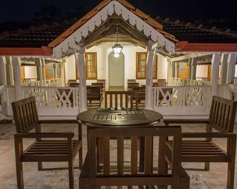 The Sanctuary at Tissawewa - Anuradhapura - Hàng hiên