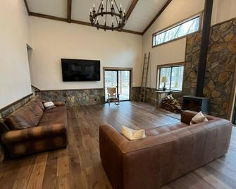 Serene and spacious home in the woods, w/ hot tub. Minutes from bike trails. - Deerwood - Living room
