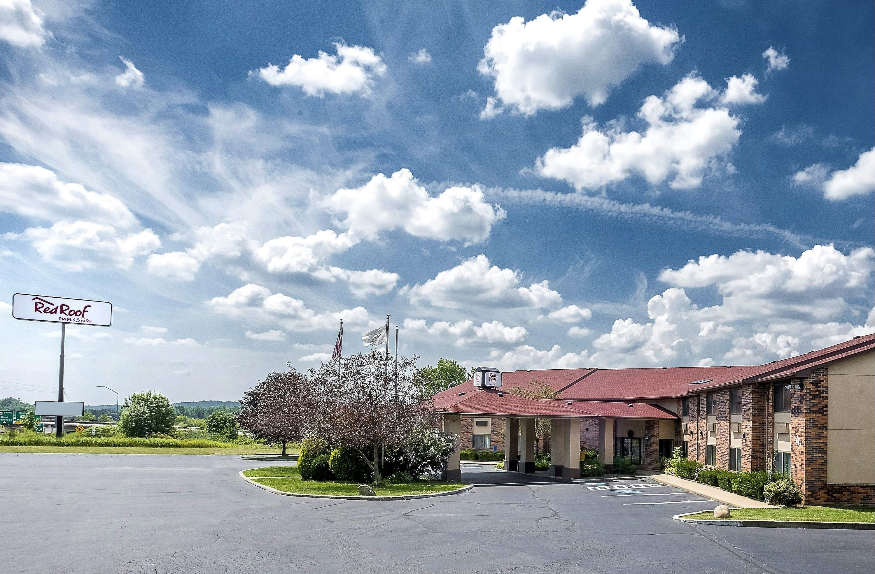 Red Roof Inn & Suites Hermitage - Hermitage - Edificio