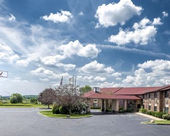 Red Roof Inn & Suites Hermitage - Hermitage - Building