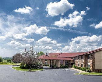 Red Roof Inn & Suites Hermitage - Hermitage - Edificio