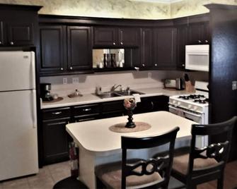 CityPlex West #1, 2 bedrm two bath, 1st floor - New Albany - Kitchen
