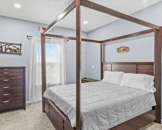 Perfect Home for Lg Groups, Travelers w/kids, Bonus 5k sqft Venue for Events! - Joshua - Habitación