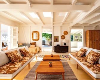 Villa Blanche with magnificent sea views and infinity pool at your disposal - Grand-Bourg - Salon