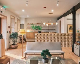 guesthouse by good neighbor, a Member of Design Hotels - Baltimore - Lobby